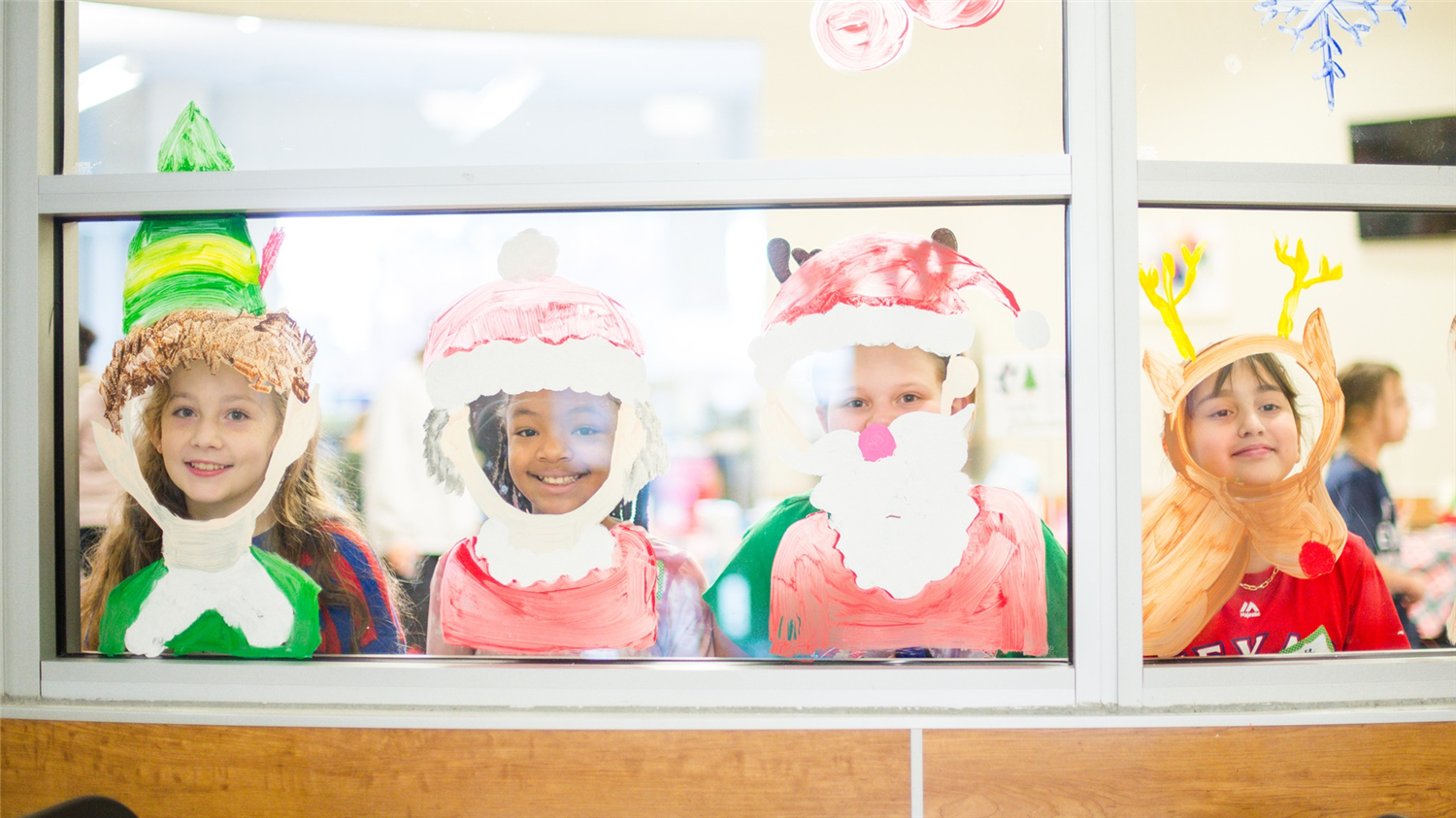 Camey Hosts Community Elf Workshop Event